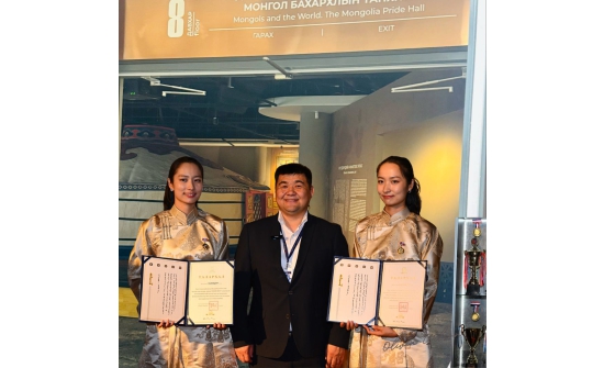 Н.Мөнхшүр, Н.Энхшүр нарын Гиннесийн амжилтын цомыг "Чингис хаан" музейд байршуулжээ