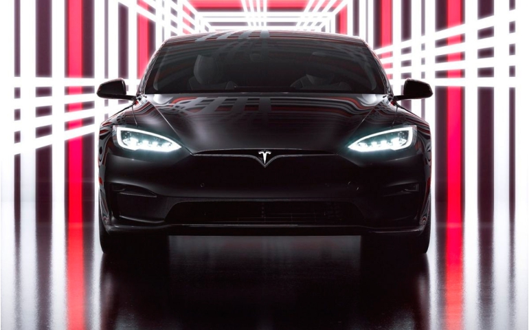 "Tesla" бүрэн автомат жолоодлоготой 362 мянган машинаа эргүүлэн татна