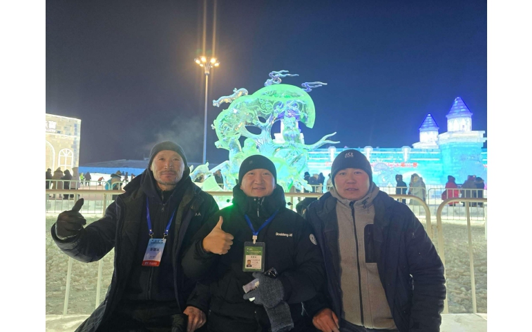 Д.Цэрэнбат: Монголын мөсөн сийлбэрчид дэлхийд тэргүүлж байна