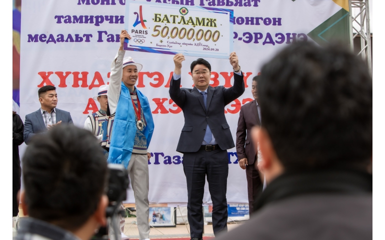 Сүхбаатар аймаг Г.Болор-Эрдэнийг 50 сая төгрөгөөр шагнав