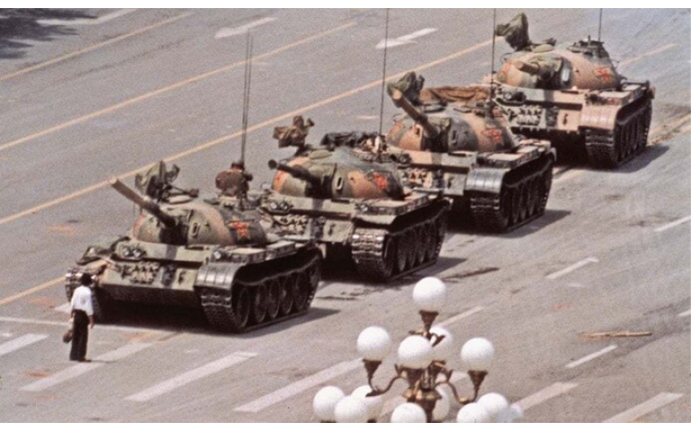 Тянаньмэний баатар "Tank Man"-ий зургийг хэн авсан бэ?