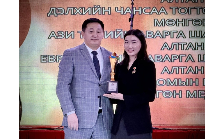 Олимпын аварга У.Сүрэнжав оны шилдэг тамирчин боллоо