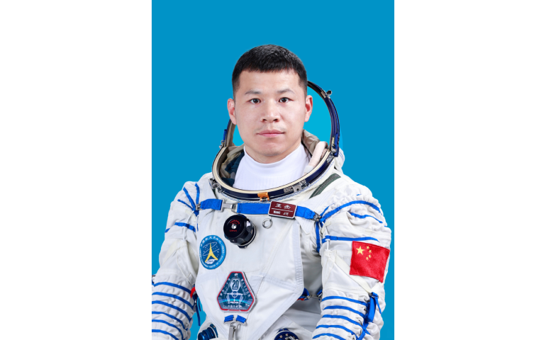 Өвөр Монголд төрсөн сансрын нисэгч “Tiangong” станцад ажиллаж эхэллээ