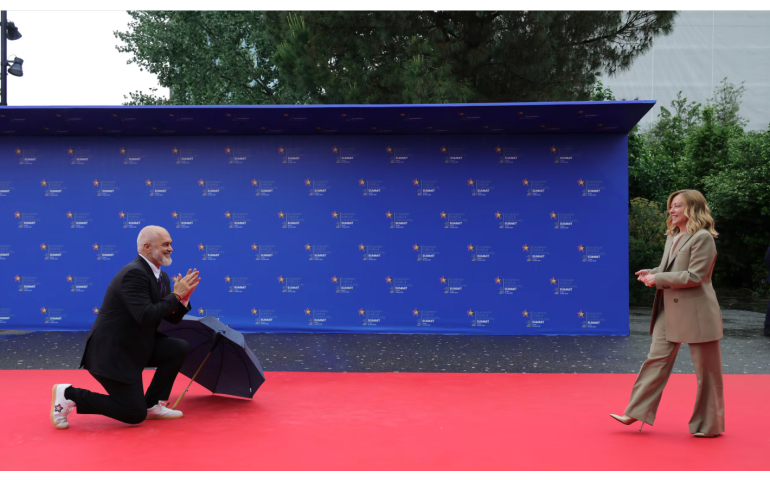Хамгийн өндөр, хамгийн намхан хоёр ерөнхий сайд хэрхэн уулзав?