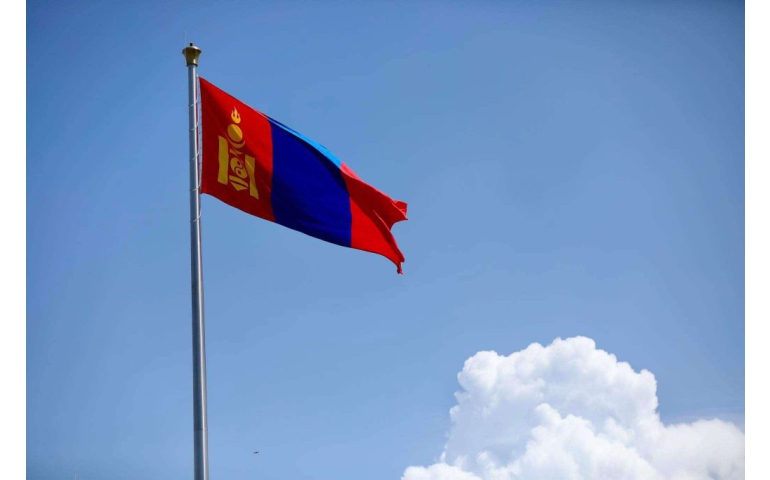 Монголын хамгийн өндөрт мандуулсан далбаа