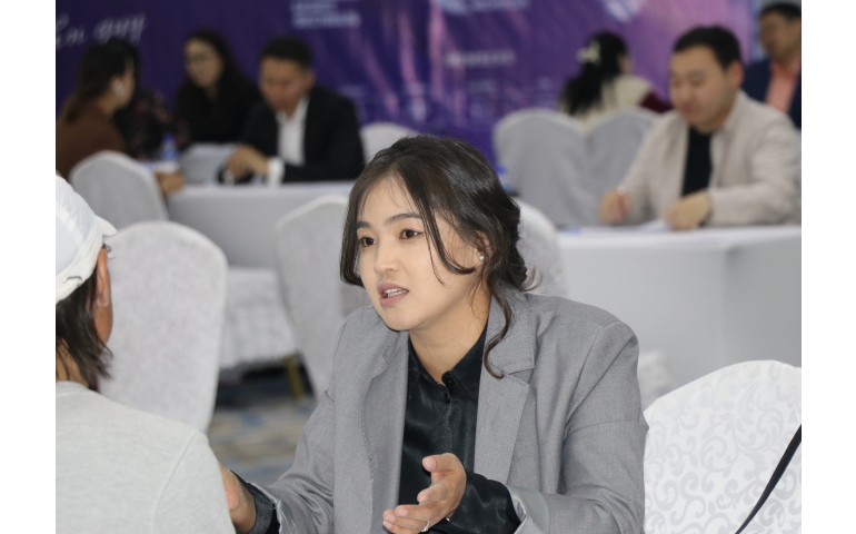 33 маркетингийн мэргэжилтэн 200 бизнес эрхлэгчид зөвлөгөө өгөв