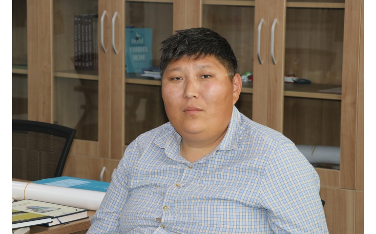 МУИС-ийн багш Д.Анхбаяр: Перс хэл бол яруу найргийн хэл
