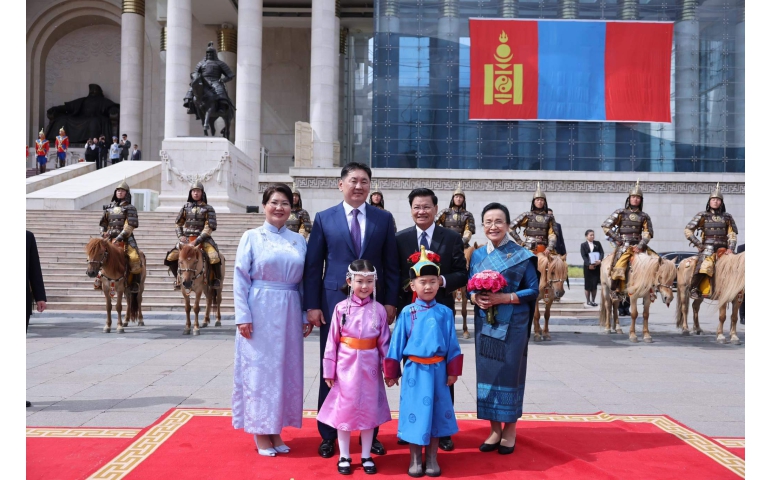 Лаос улсын Ерөнхийлөгч Тонглун Сисүлит Монголд айлчилж байна