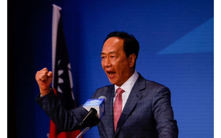 Тайвань: “Foxconn” компанийн ерөнхийлөгч Тэрри Гоу ажлаа өглөө