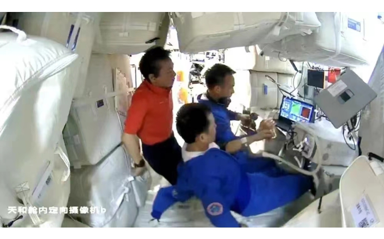 “Shenzhou-15” сансрын хөлөг дээр хүчилтөрөгч, цэвэр ус үйлдвэрлэж байна
