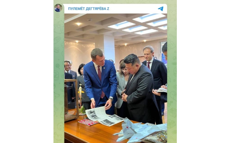 Ким Жон Ун өвөөгийнхөө айлчлалын тухай сэтгүүлтэй танилцав