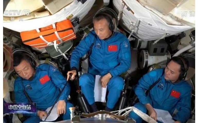 Хятад “Shenzhou 15” сансрын хөлгөө хөөргөлөө