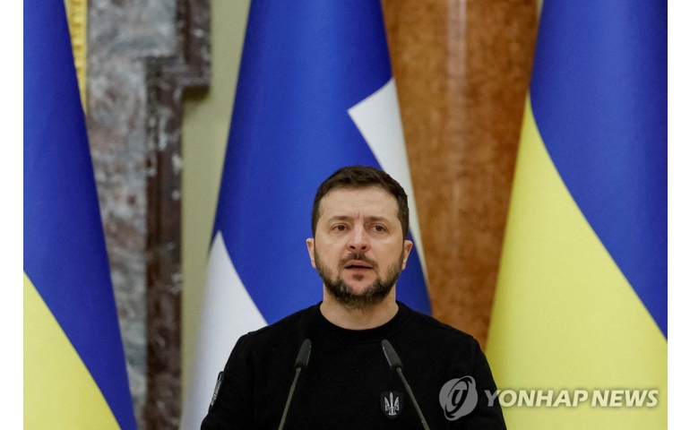 Украины ерөнхийлөгч Англи улсад айлчилж байна