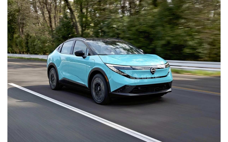 Япон: “Nissan Motor" компани "Leaf" загварын шинэ автомашинаа танилцууллаа